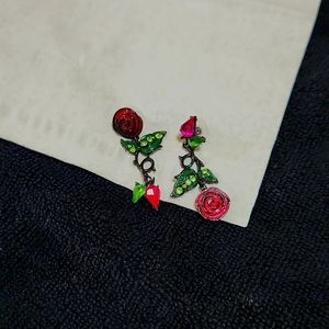 BETSY JOHNSON DANGLE METALIC ROSE EARRINGS
